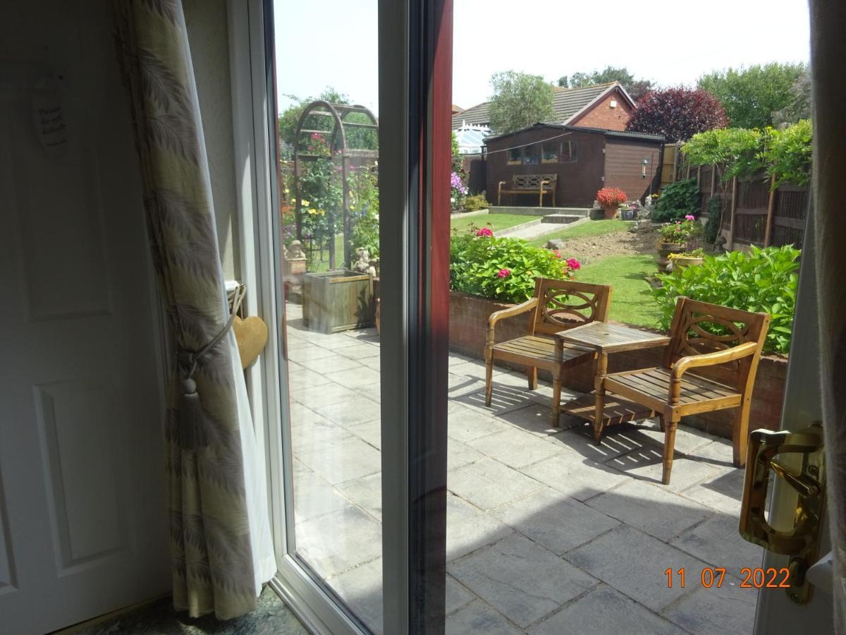 Sterling Bed & Breakfast ランディドノー エクステリア 写真